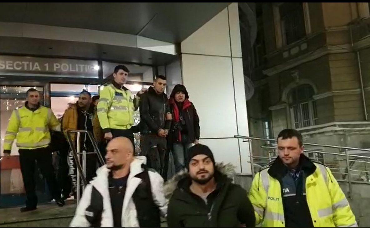 Un minor și un adult, reținuți pentru că ar fi furat bunuri din mai multe case din Jariștea
