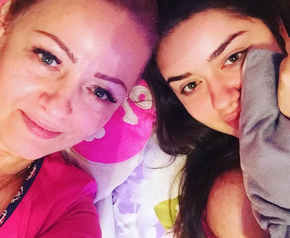 Caz revoltător: mamă și fiice terorizate de fostul soț. Polițiști cercetați disciplinar pentru că închid ochii la abuzurile acestuia