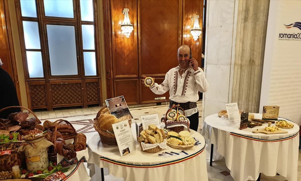 FOTO   Produsele tradiționale din Vrancea, degustate la Palatul Parlamentului