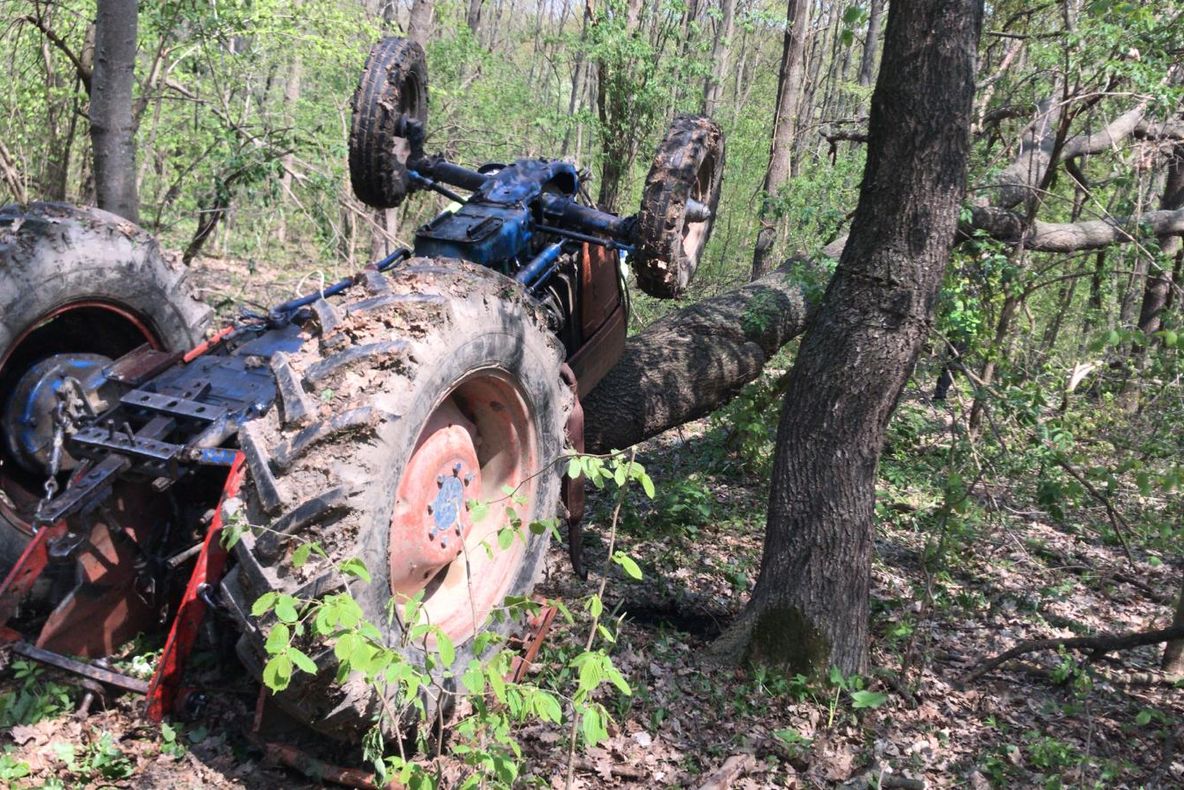 Viceprimarul comunei Vizantea-Livezi a murit, strivit de un tractor