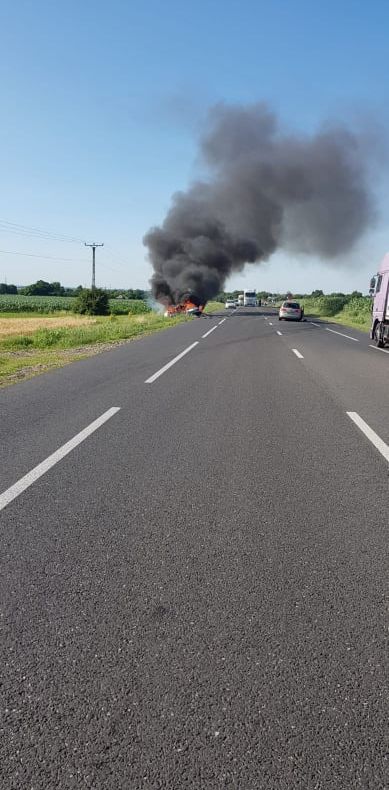 ULTIMA ORĂ Accident la Haret, pe E85. O mașină a luat foc