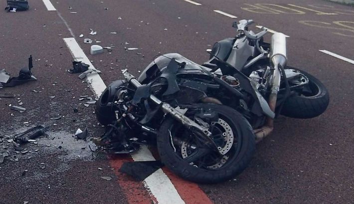 Motociclist rănit grav după ce s-a izbit de un alt motociclist