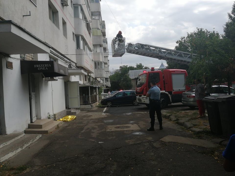 Copil de 2 ani, mort după ce a căzut de la etajul 8