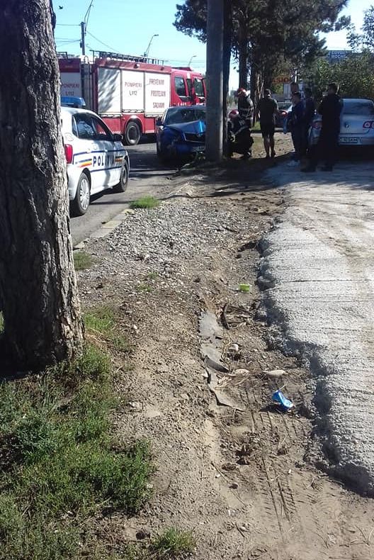 Tânăr acroșat de o mașină pe trecerea de pietoni, chiar în fața liceului