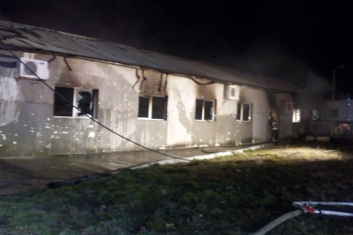 VIDEO: Fabrica de confecții din Focșani s-a făcut scrum, după incendiu