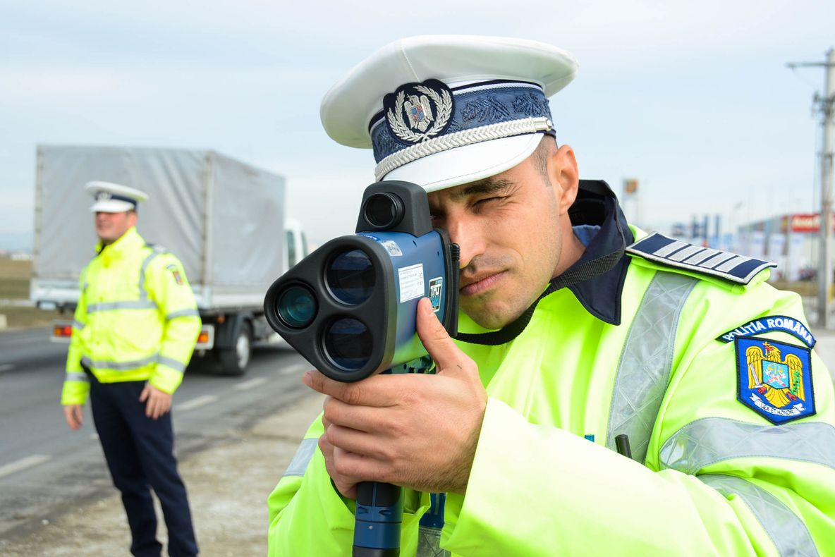 ULTIMA ORĂ Șofer de ambulanță amendat pentru viteză și cu permisul luat, în Odobești. El transporta un pacient