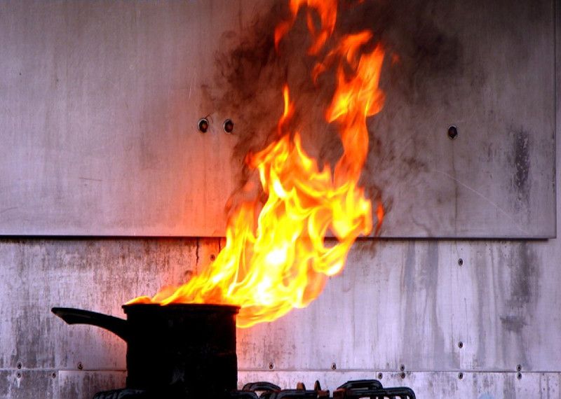 Incendiu puternic la Golești, din cauza unei oale lăsată nesupravegheată la fiert