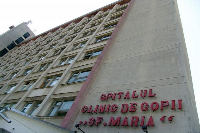 Focșăneancă de 17 ani, cu COVID-19, în stare gravă la spital, după ce a născut