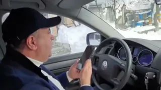 VIDEO Prefectul Vrancei s-a filmat cum conduce fără centură și vorbind la telefon / Plătesc amenda, am greșit, spune demnitarul