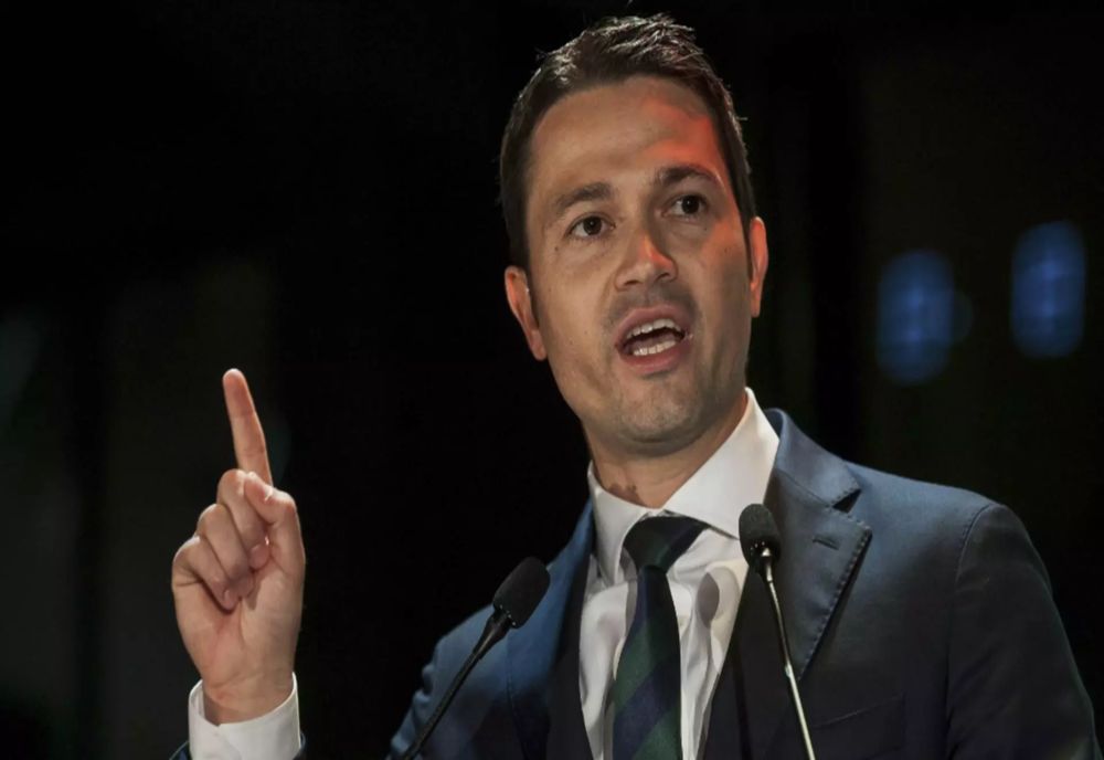 ROBERT SIGHIARTĂU: ”GEORGE SIMION S-A ‘ATACAT‘ SINGUR! O METODĂ CLASICĂ DE PROPAGANDĂ, RUPTĂ DIN MANUALELE MOSCOVEI”