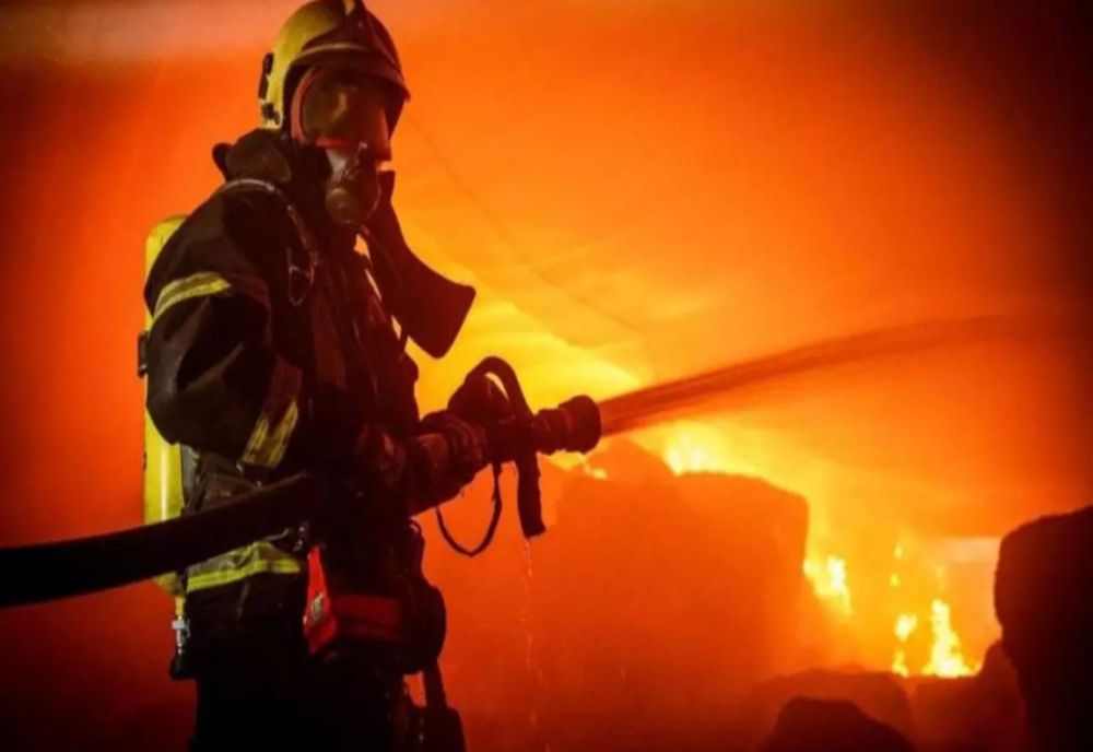 Tragedie înainte de Anul Nou: o familie cu cinci copii a rămas fără casă, după ce locuința le-a ars din temelii