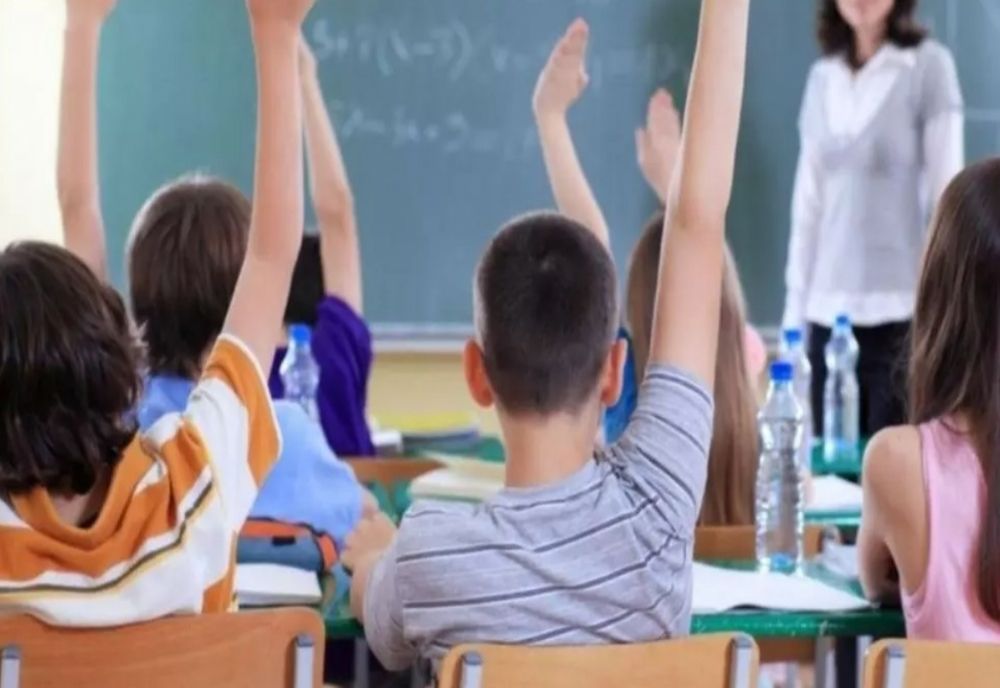 Caz halucinant în județul Vrancea: o profesoară a predat ilegal timp de 26 de ani
