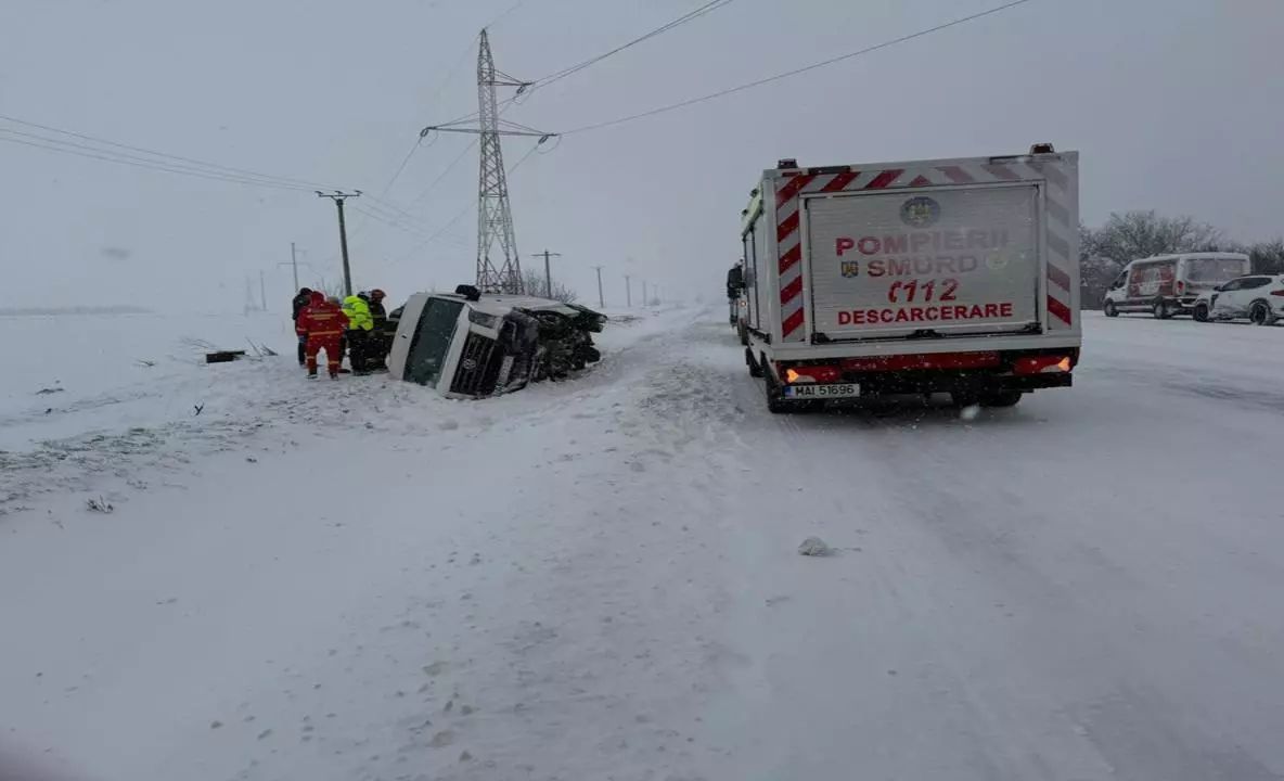 Iarna a blocat România. Drumuri închise, zeci de camioane în așteptare și haos pe aeroporturi