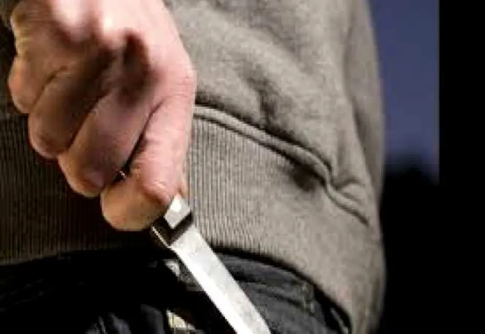 Un bărbat a alergat după oameni cu un cuțit în mână, pe o stradă din Focșani