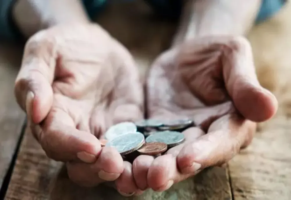 Schimbări radicale la noua lege a pensiilor: Ce-i așteaptă pe pensionarii din România începând cu 2024