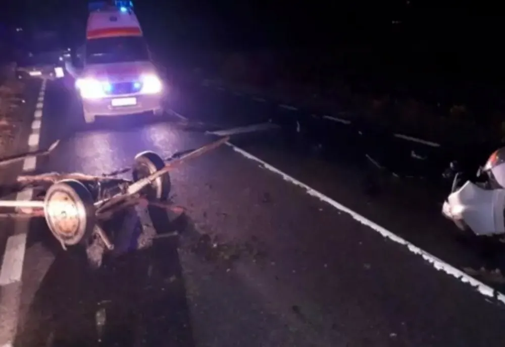 Bărbat rănit după ce a intrat cu căruţa nesemnalizată pe DN23, din județul Vrancea. Avea o alcoolemie de aproape 2 mg/l