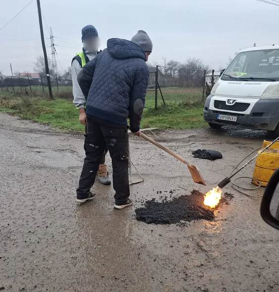 Asfalt pe ploaie la Adjud