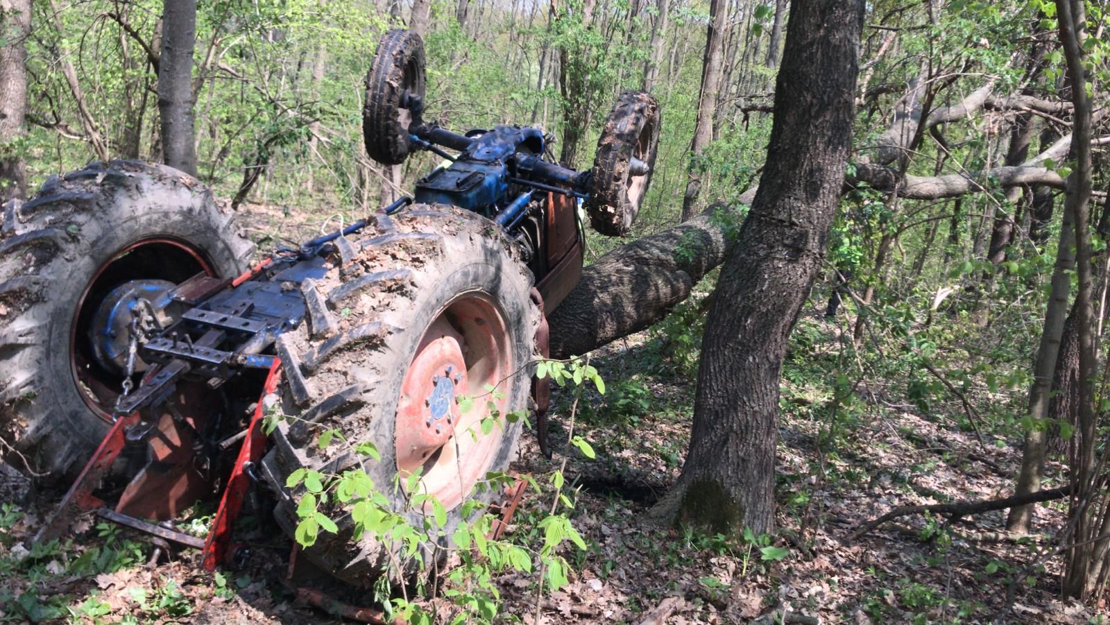 tractor rasturnat 3