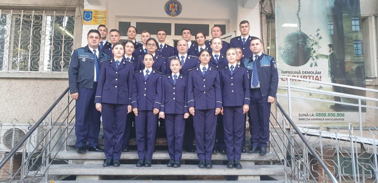 politisti tineri