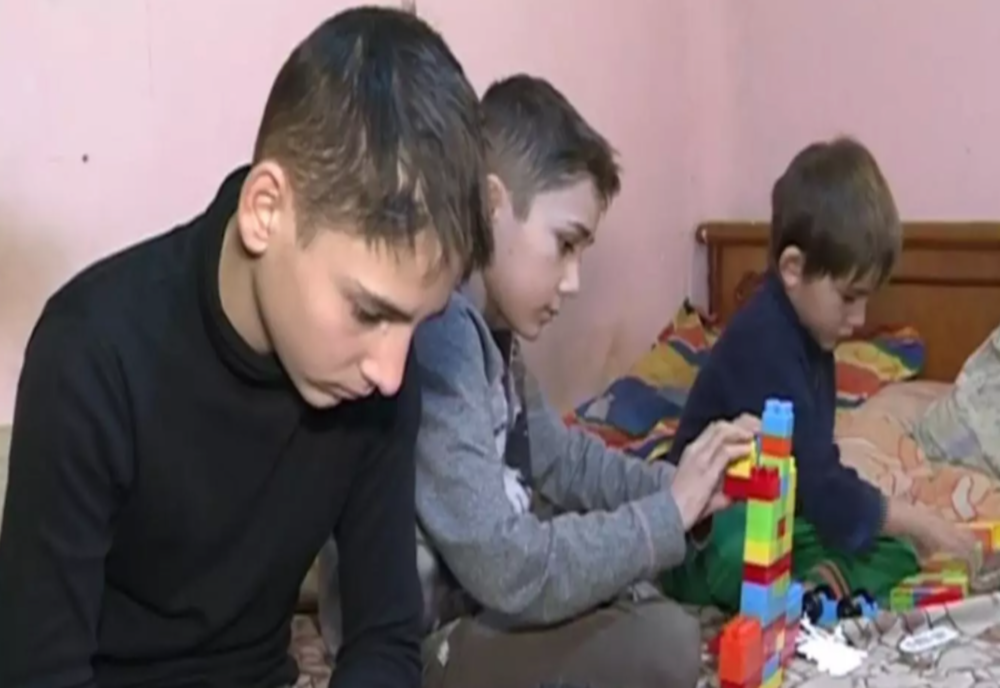 Realitatea de lângă tine. O viață la lighean. Copiii care nu au văzut niciodată o baie. Povestea Steluței