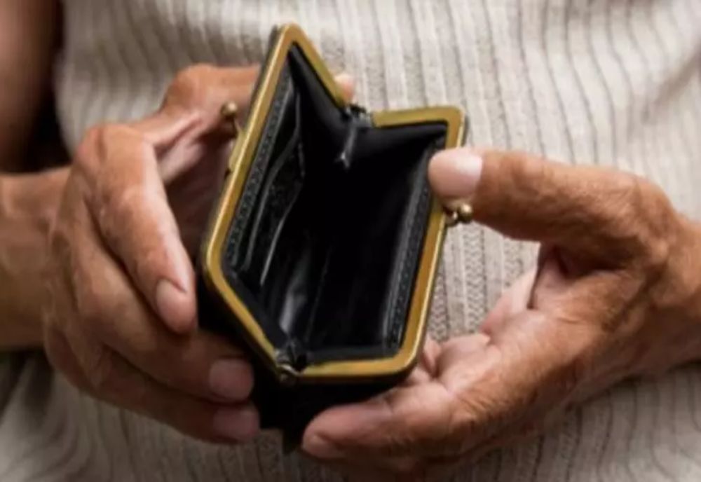 FACTURILE S-AU DUBLAT, GUVERNUL SĂRĂCIEI DĂ 50 DE LEI ÎN BĂTAIE DE JOC - VIDEO