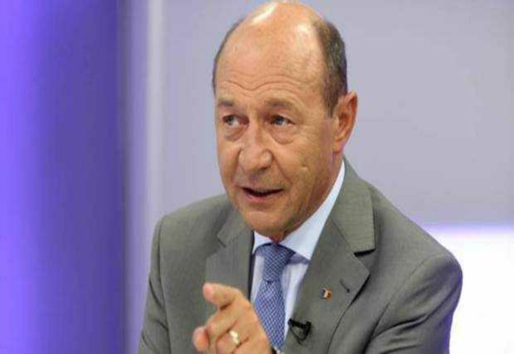 BĂSESCU, DESPRE CANDIDATURA LUI CRIN ANTONESCU: „I-A GĂSIT COALIȚIA SERVICIU”