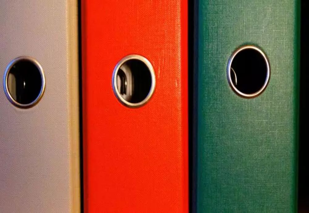 DOCUMENTELE DIN ARHIVA SIPA, FOLOSITE CA MONEDĂ DE ȘANTAJ ÎN TIMPUL MANDATULUI MONICĂI MACOVEI? DE CE ERA DAN TĂPĂLAGĂ NELIPSIT DIN BIROUL FOSTULUI MINISTRU