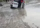 FOTO   Ambulanță blocată în noroaie, la Jitia