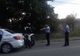 Motociclist somat cu pistolul de polițiști pe un drum din județ